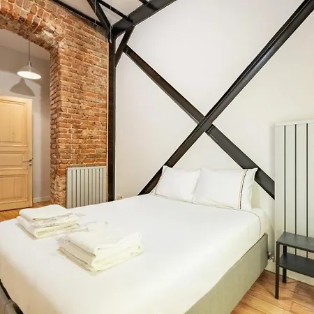 Apartment Warm Rustic Charming 2bd Galata Wpatio Gem! #320 *