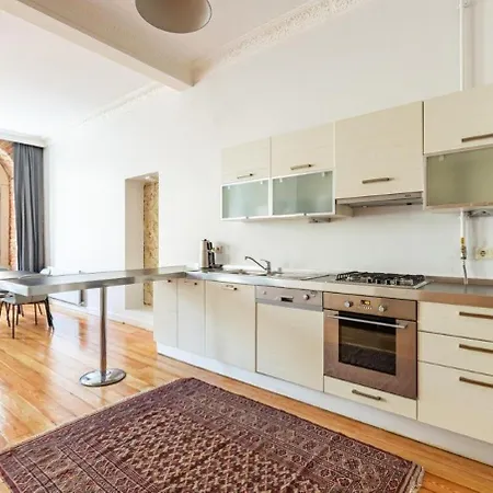 Apartment Warm Rustic Charming 2bd Galata Wpatio Gem! #320