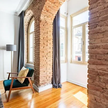 Apartmán Warm Rustic Charming 2bd Galata Wpatio Gem! #320 *