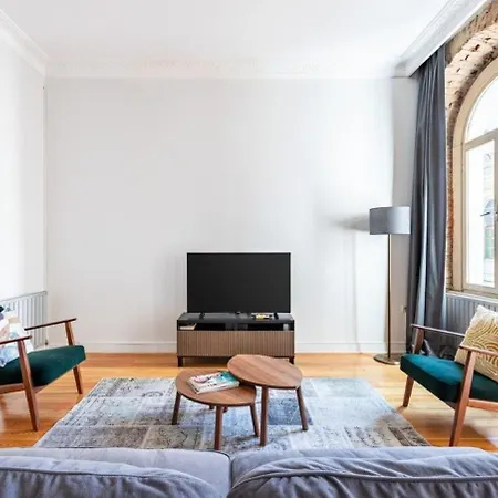 Apartment Warm Rustic Charming 2bd Galata Wpatio Gem! #320 Istanbul
