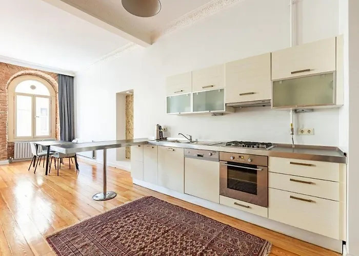 アパート Warm Rustic Charming 2bd Galata Wpatio Gem! #320