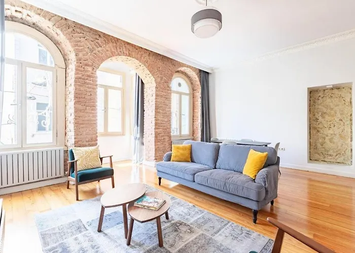 Warm Rustic Charming 2bd Galata Wpatio Gem! #320 アパート *