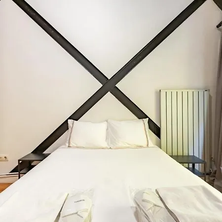 Warm Rustic Charming 2bd Galata Wpatio Gem! #320 * Стамбул