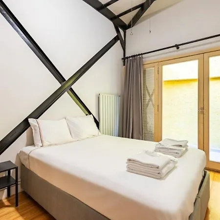 Warm Rustic Charming 2bd Galata Wpatio Gem! #320 Стамбул