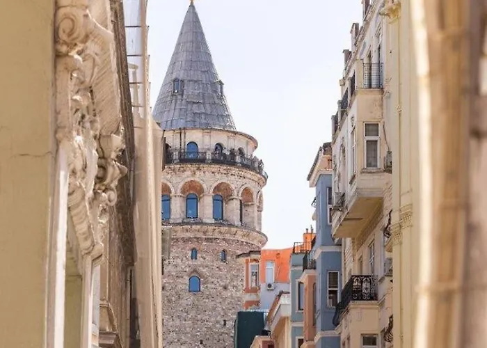 Warm Rustic Charming 2bd Galata Wpatio Gem! #320 Lägenhet Istanbul
