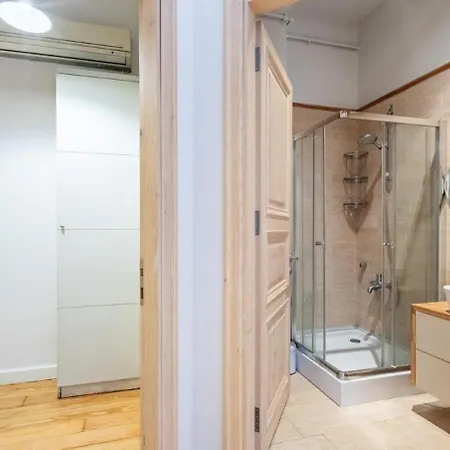Warm Rustic Charming 2bd Galata Wpatio Gem! #320 דירה איסטמבול