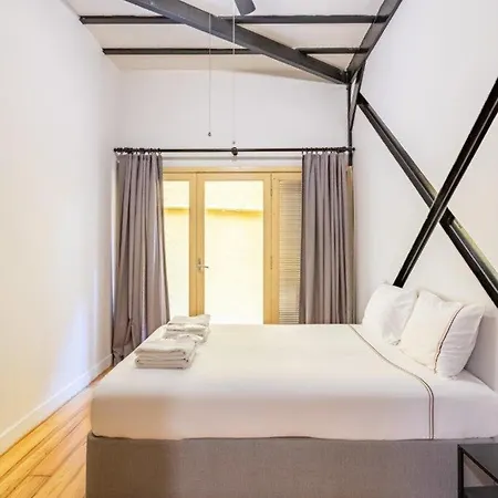 Warm Rustic Charming 2bd Galata Wpatio Gem! #320 דירה איסטמבול