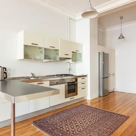 Warm Rustic Charming 2bd Galata Wpatio Gem! #320 דירה איסטמבול