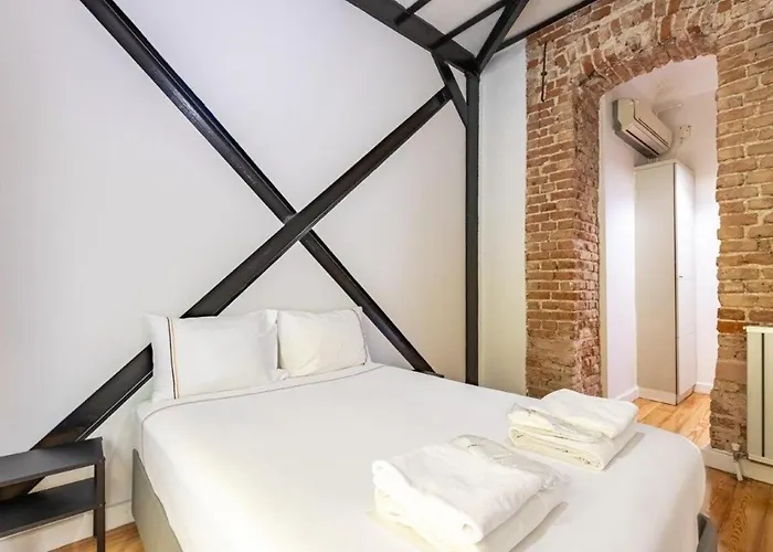 דירה Warm Rustic Charming 2bd Galata Wpatio Gem! #320 איסטמבול