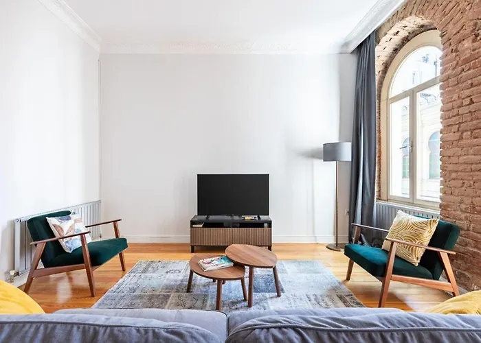 דירה Warm Rustic Charming 2bd Galata Wpatio Gem! #320 איסטמבול